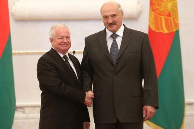 Лукашенко наградил орденом Франциска Скорины посла, посетившего парад в Минске