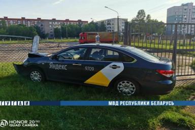 В Минске пьяный таксист с 2,9 промилле врезался в ограждение автостоянки