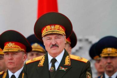 Лукашенко с сыновьями приедет на парад Победы в Москву