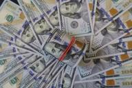 Мировые цены на нефть падают утром в понедельник