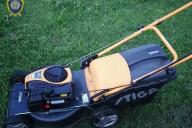 В Березинском районе дети сами завели газонокосилку – 6-летний ребенок получил травмы