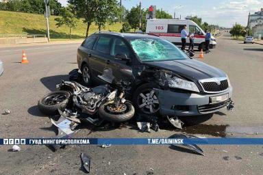 В Минске автомобиль выехал под встречный мотоцикл. Есть пострадавшие