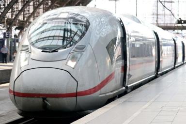 Китайский поезд на магнитной подушке установил рекорд скорости