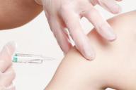 Большинство медиков не видят необходимости в вакцинации от COVID-19: результаты опроса