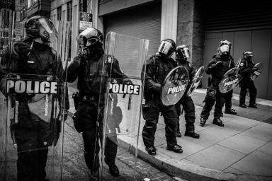 В ходе манифестаций в Париже произошли столкновения медработников с полицией
