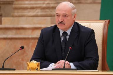 Лукашенко: «Мы просто не можем себе позволить катиться вниз. Мы должны удержаться при всех проблемах в этом году»