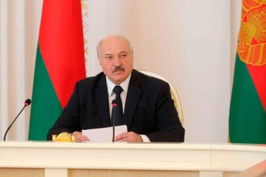 Лукашенко рассказал, где сейчас белорусу можно заработать деньги