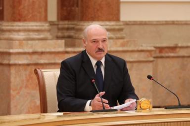 Лукашенко о подписании декрета о ПВТ 2.0: «Принесли документы, я, не глядя, их подписал. А чего глядеть было?»