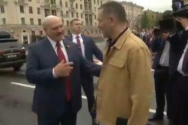 Лукашенко встретил журналиста Максима Шевченко на площади Победы в Минске
