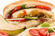 Ученые определили максимальное количество хот-догов, которое можно съесть за 10 минут