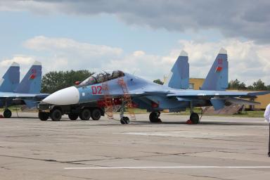 Смотрите, как истребители Су-30СМ заступали на боевое дежурство в Барановичах