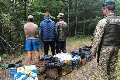 Деньги не фонят: в Чернобыльской зоне трое украинцев насобирали 200 кг радиоактивной черники на продажу