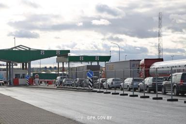 На границе Беларуси с Литвой и Латвией сохраняются большие очереди из грузовиков  