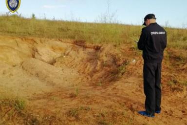Трагедия в Ошмянском районе: двух мальчиков насмерть засыпало песком 
