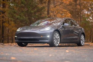 Илон Маск рассказал, когда Tesla представит первый автономный автомобиль