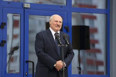 Лукашенко об уличных акциях и провокациях: никому не позволено пинать ногами правоохранителей