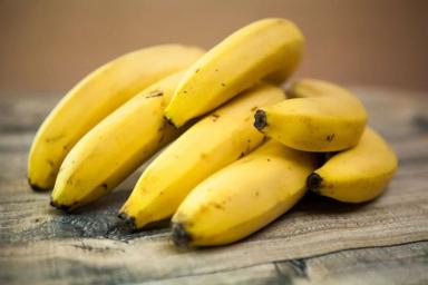 Смертельно опасно: названы продукты, которые нельзя есть с бананами