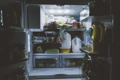 Женщина и двое детей спаслись в разрушенном доме благодаря холодильнику