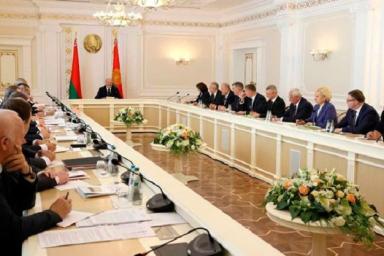 Лукашенко рассказал, что может дать Беларуси небывалый урожай