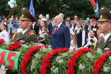 Лукашенко пообещал, что «все будет хорошо, войны не будет точно»