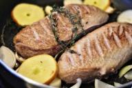 5 кулинарных лайфхаков, которые помогут приготовить сочное мясо