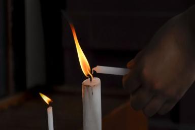 В России подросток прикурил от свечи в храме. Теперь он объяснил свой поступок
