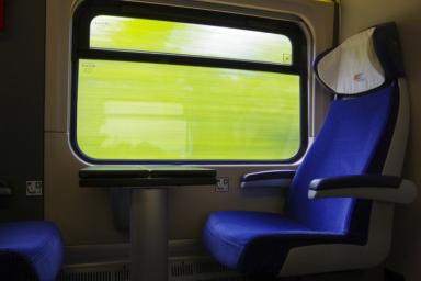 В России за распитие алкоголя в поезде могут лишить права передвижения на железнодорожном транспорте