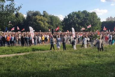  Многотысячный митинг в поддержку Тихановской проходит в центре Минска