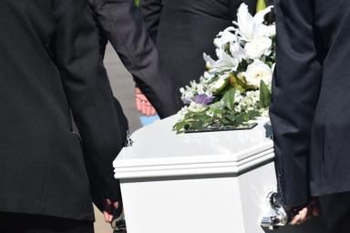 Старушка 2 раза «оживала» на собственных похоронах
