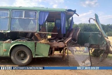 Жесткое ДТП под Иваново: трактор протаранил автобус с пассажирами 