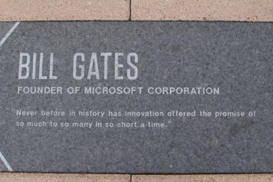 Билл Гейтс подверг критике выявление коронавируса в США