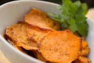 Как приготовить домашние чипсы из лука быстро и вкусно: простой рецепт