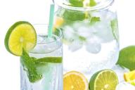 Названы напитки, которые сжигают жир во время сна