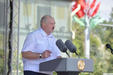 Лукашенко призвал увольнять учителей, поддерживающих оппозицию