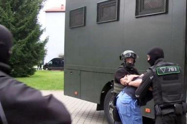 «В не самой лучшей морально-психологической форме»: что сейчас происходит с задержанными в Беларуси россиянами