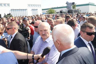 Лукашенко рассказал, почему ему работники кричали «Уходи!»
