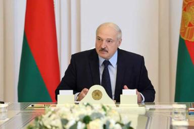 Эти вещи будут пресечены: Лукашенко заявил, что в Гродно вывешивают польские флаги