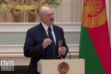 «Каждому по капле»: Лукашенко предложил оппозиционерам свою кровь