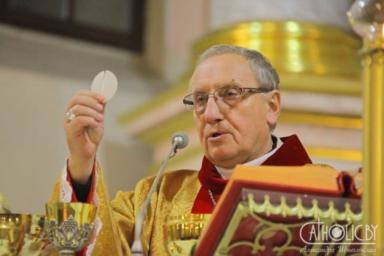 Главу католиков Беларуси Кондрусевича не впускают в страну 