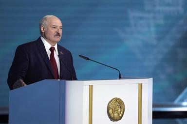 Лукашенко: Возврат к Конституции 1994 года - полный абсурд. Надо двигаться вперед