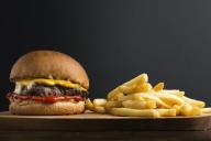 Депрессия и бессонница: ученые объяснили, почему постоянно хочется есть