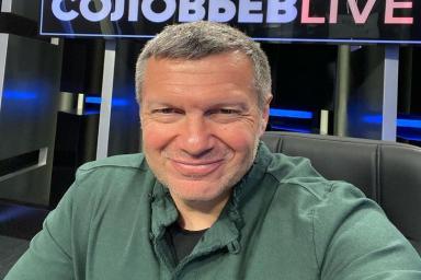 Белорусский рабочий сорвал эфир Соловьева, сняв штаны в прямом эфире
