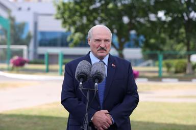 Лукашенко о своих опасениях: «Главное, чтобы сегодня они не устроили пожар в центре Минска» 