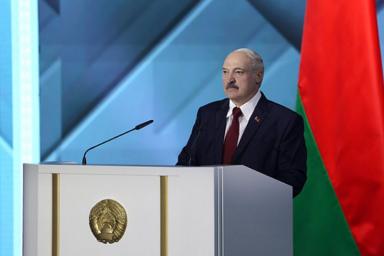 Лукашенко: Успокойтесь, слава богу, что еще так живем - посмотрите, что в богатых странах происходит