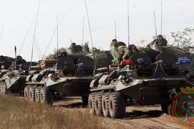 Белорусские военные продолжают отрабатывать ликвидацию условного противника с Запада