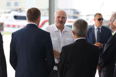 «Штурмом пытались взять»: Лукашенко рассказал о попытках захватить органы власти