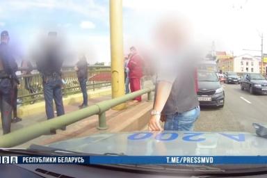 В Гродно девушка хотела спрыгнуть с моста: ее отговорили милиционеры и медики 