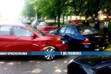 В Минске пьяный водитель с 2,06 промилле разбил четыре припаркованных авто