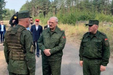 Лукашенко прибыл на военный полигон под Гродно
