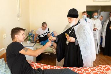 Митрополит Павел навестил пострадавших во время акций протеста белорусов